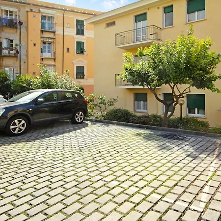 Lo Scoglio Apartment *